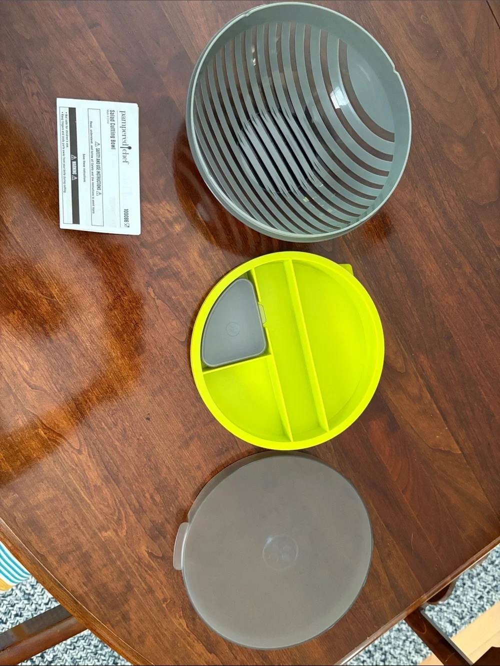 Pampered Chef Olive Green Salad Cutting Bowl with Divider Lid